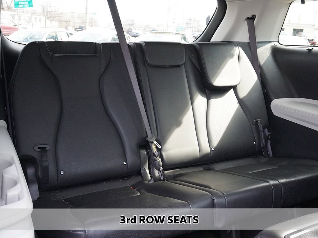 Used 2024 Kia Carnival EX image 7
