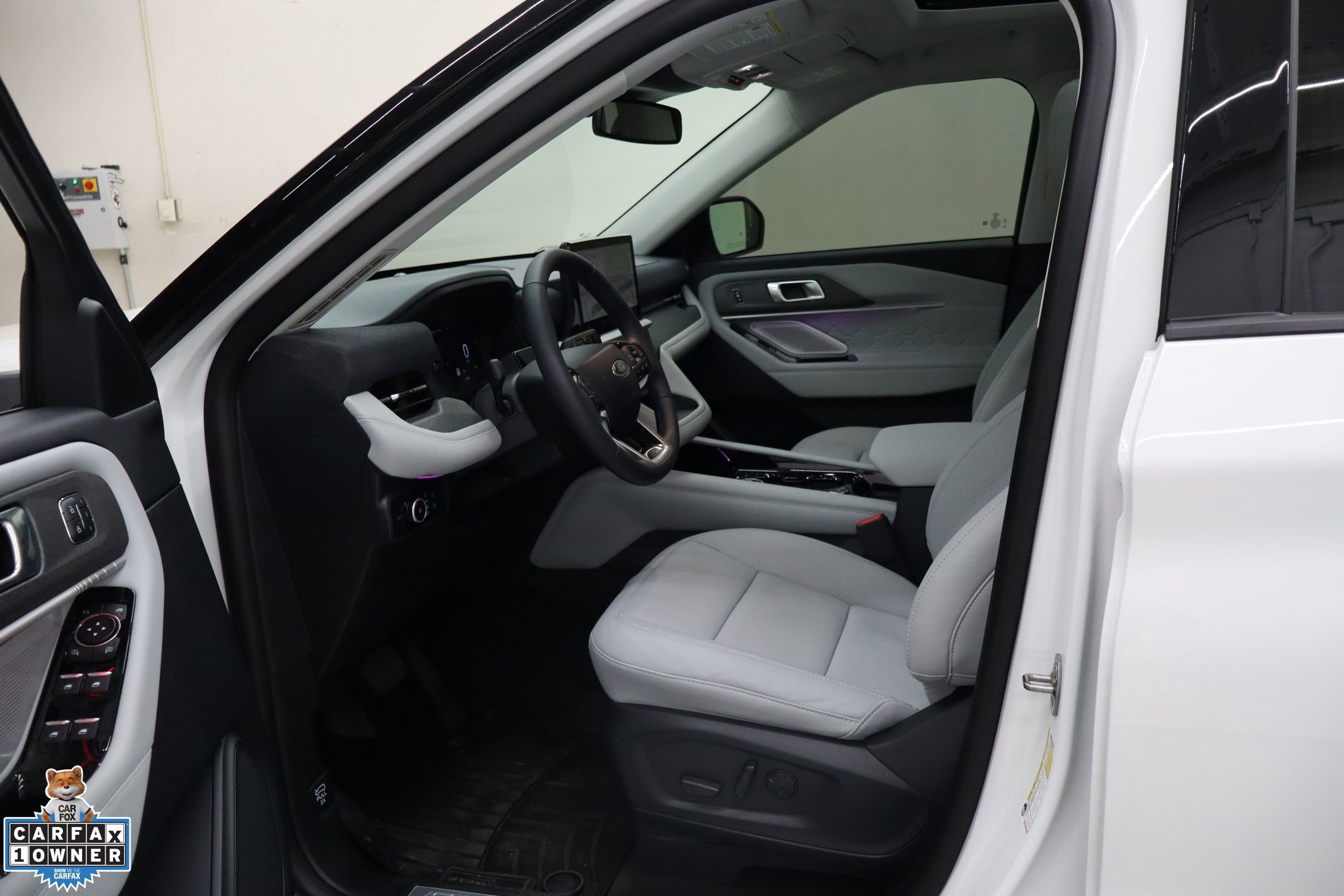 Certified 2025 Ford Explorer Platinum w/ Ultimate Package AWD/4WD image 23