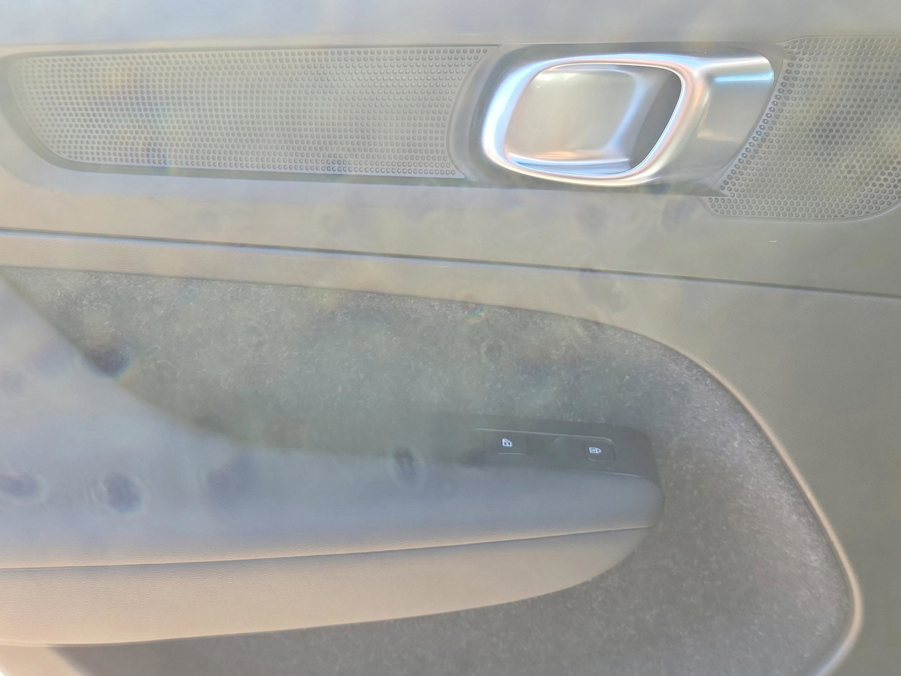 Used 2020 Volvo XC40 T5 Momentum w/ Protection Package Premier image 5