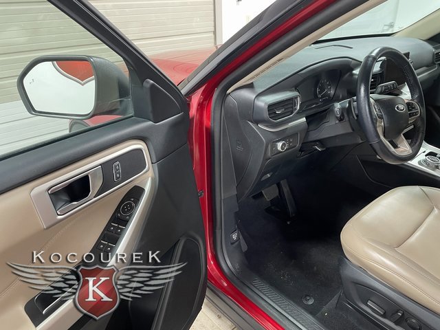 Used 2021 Ford Explorer XLT w/ Equipment Group 202A image 10