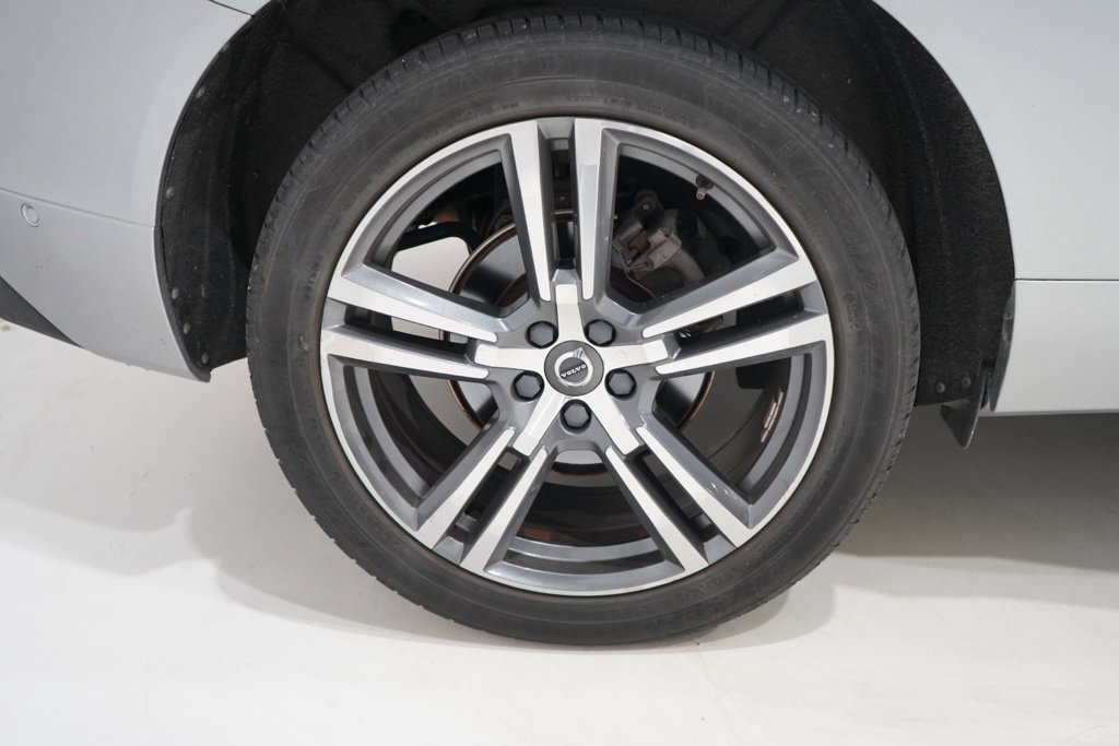 Used 2018 Volvo XC60 T5 Momentum w/ Convenience Package AWD/4WD image 13