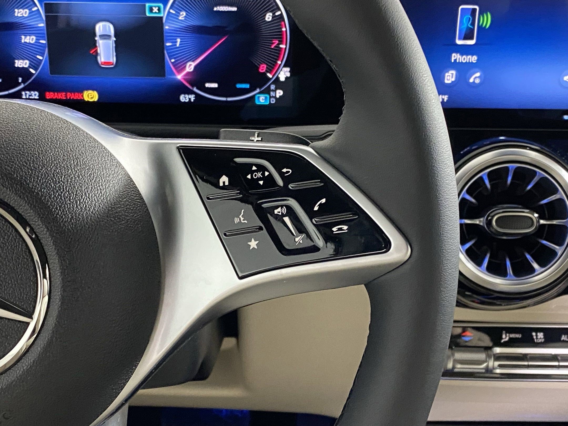 Used 2025 Mercedes-Benz GLB 250 4MATIC image 27