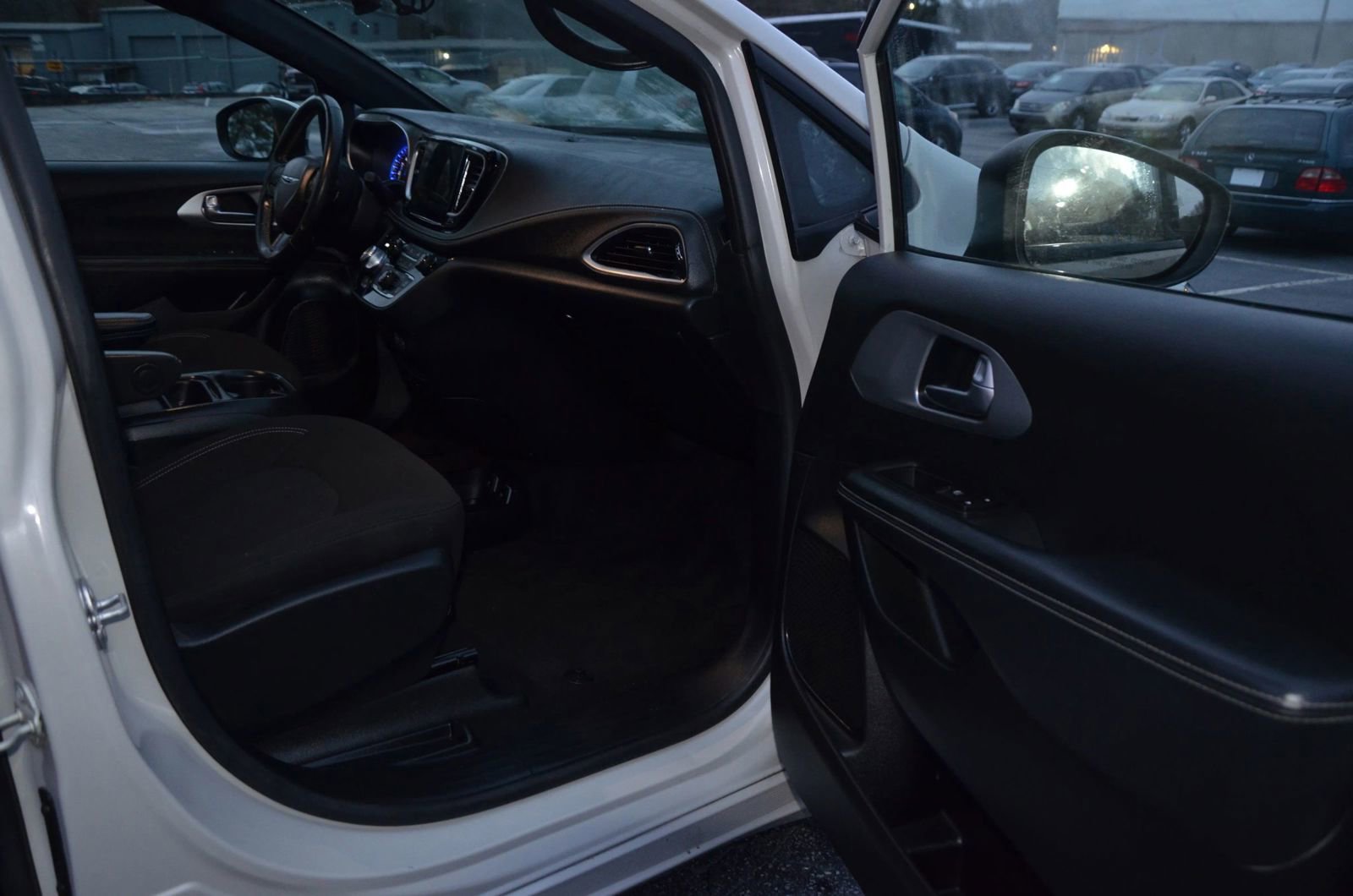 Used 2021 Chrysler Pacifica Touring w/ S Appearance Package image 30