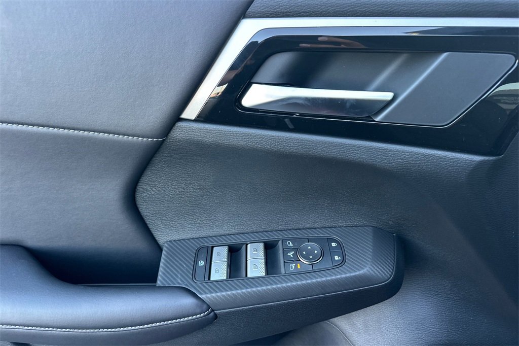 New 2025 Mitsubishi Outlander SE image 12