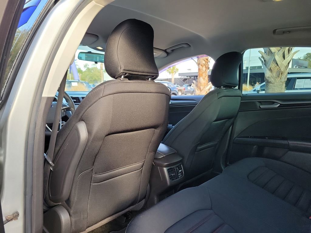 Used 2016 Ford Fusion SE image 8