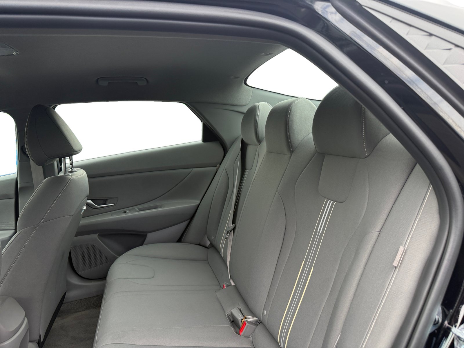 Used 2026 Hyundai Elantra Hybrid w/ Cargo Package FWD image 11