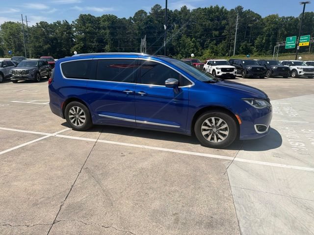 Used 2020 Chrysler Pacifica Limited FWD image 19