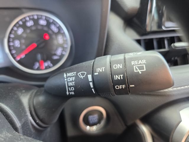 Used 2022 Toyota RAV4 XLE w/ Convenience Package FWD image 28