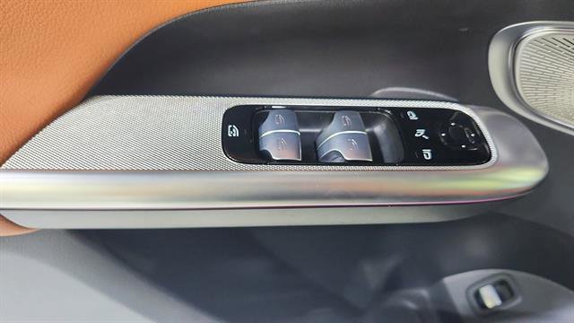 Used 2025 Mercedes-Benz GLC 300 image 20