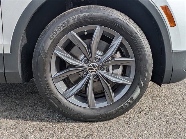Certified 2023 Volkswagen Tiguan SE w/ Panoramic Sunroof Package image 11