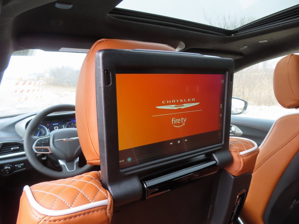 New 2026 Chrysler Pacifica Pinnacle w/ Trailer Tow Group image 8