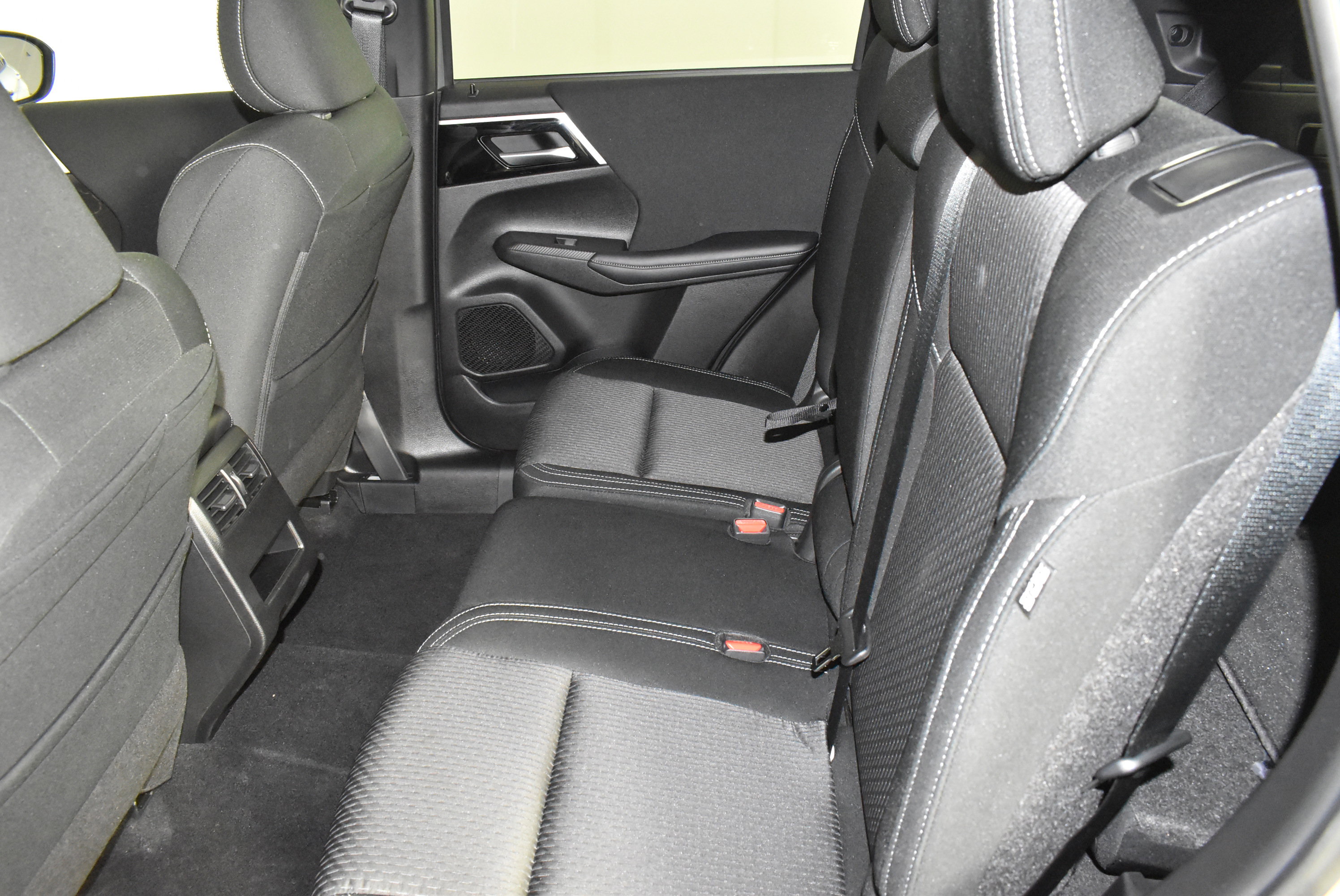 Used 2024 Mitsubishi Outlander ES image 48