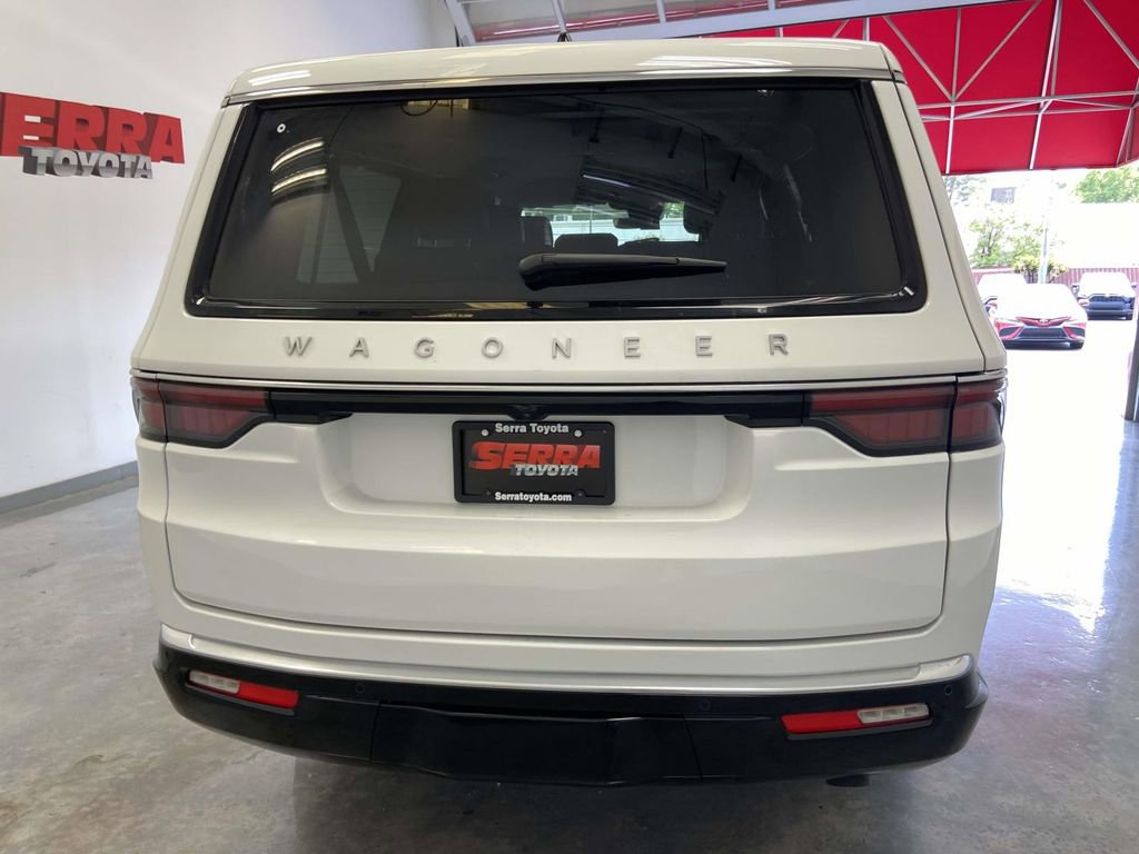 Used 2025 Jeep Wagoneer L Series II AWD/4WD image 4