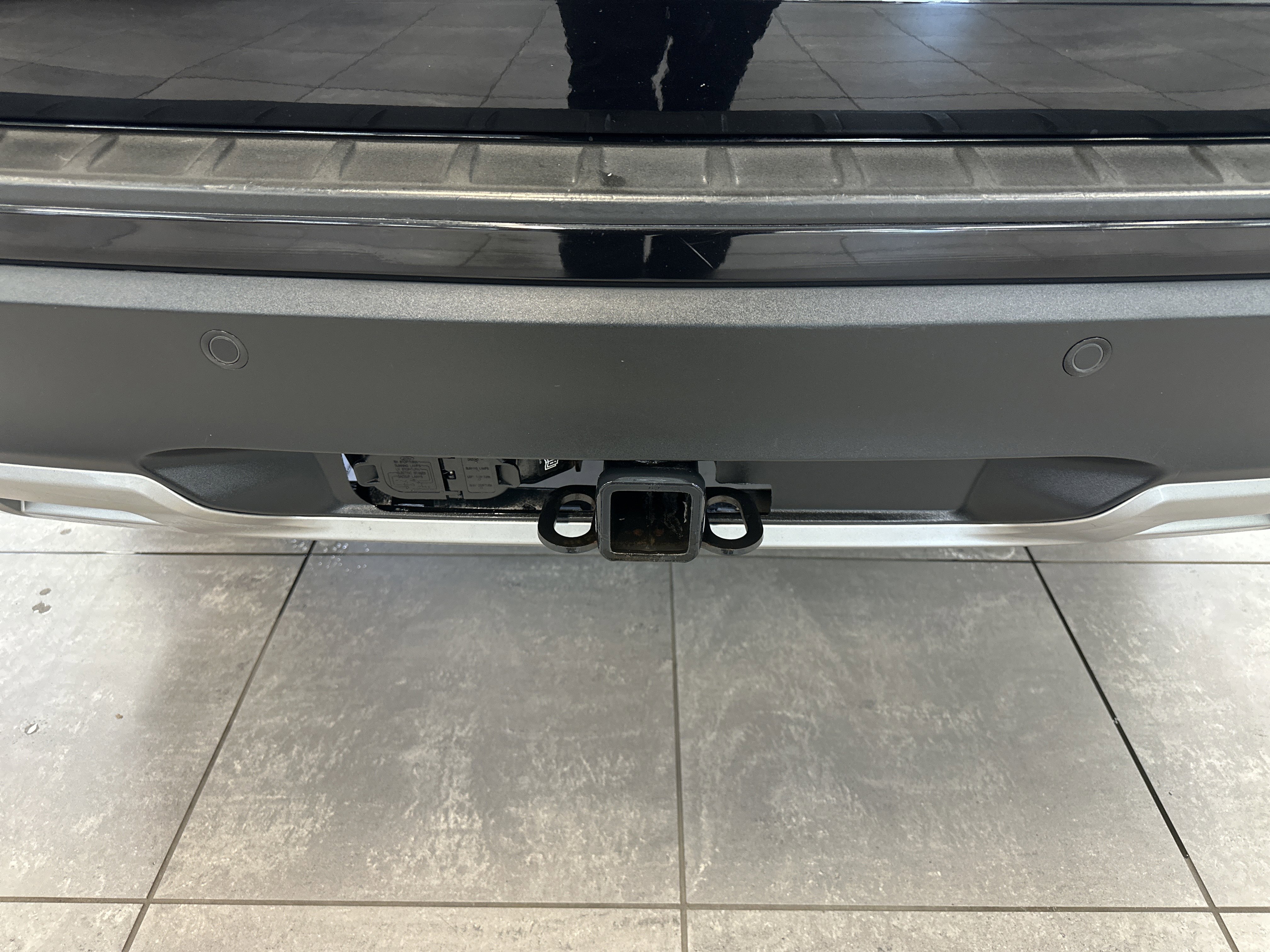 Used 2023 Ford Explorer XLT w/ Equipment Group 202A image 9