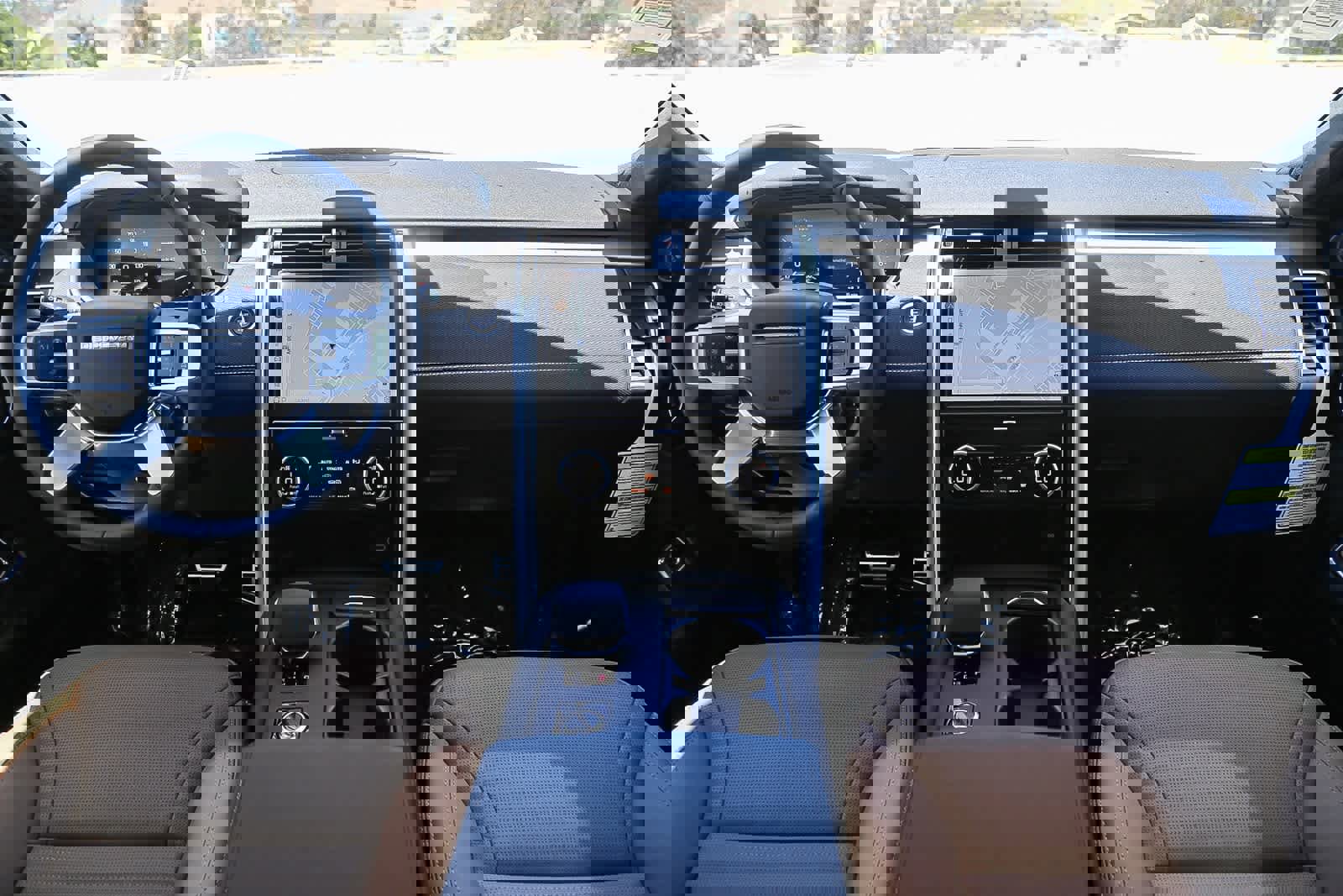 New 2025 Land Rover Discovery Dynamic SE image 12