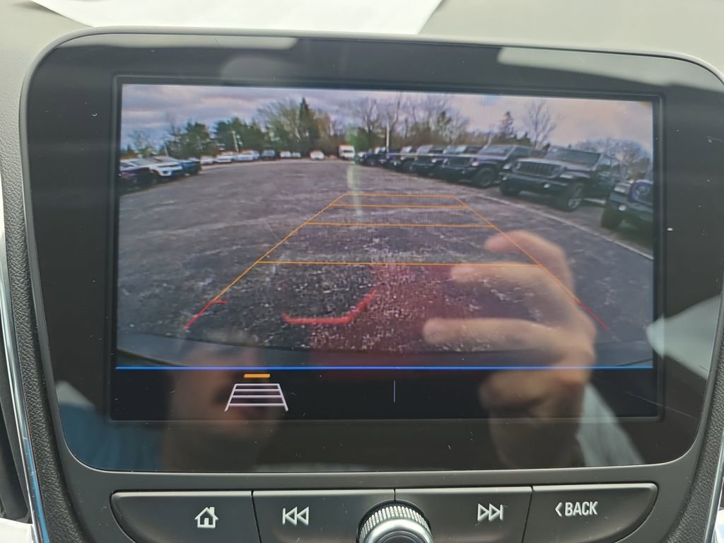 Used 2020 Chevrolet Malibu LT FWD image 18