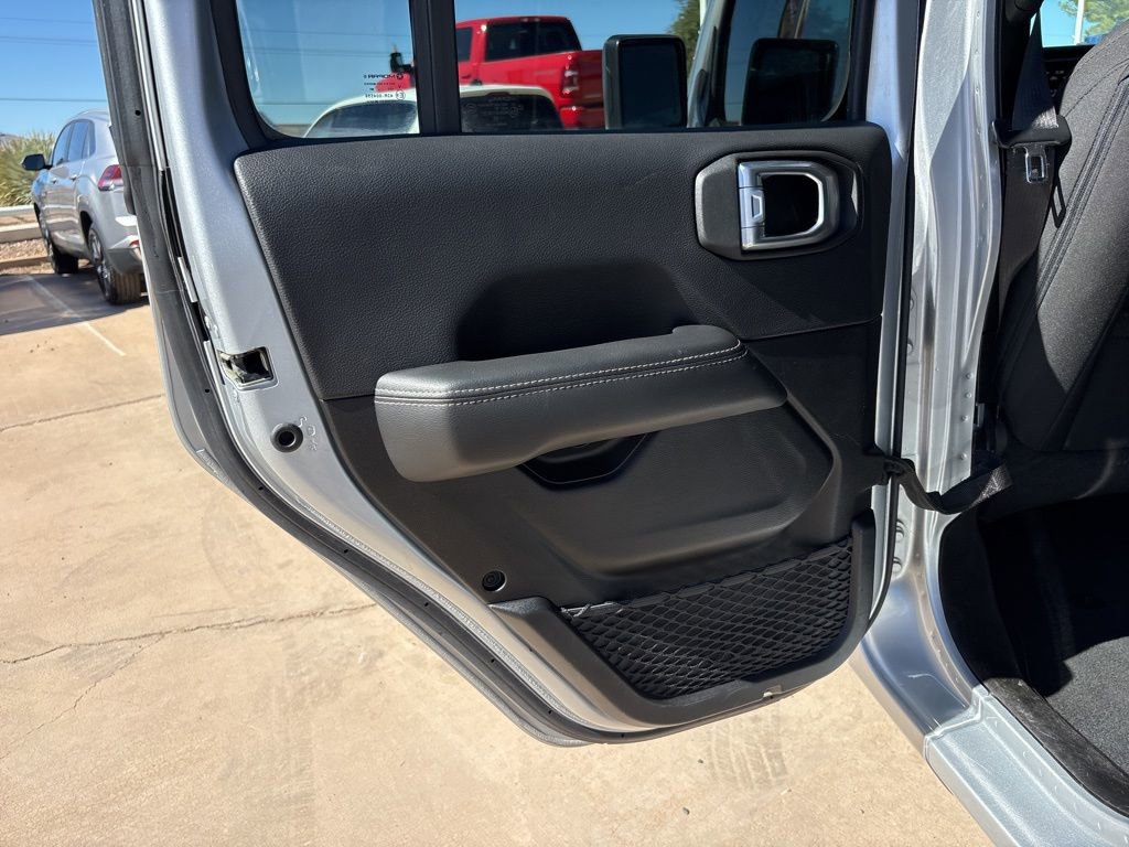 Certified 2023 Jeep Gladiator Overland AWD/4WD image 17