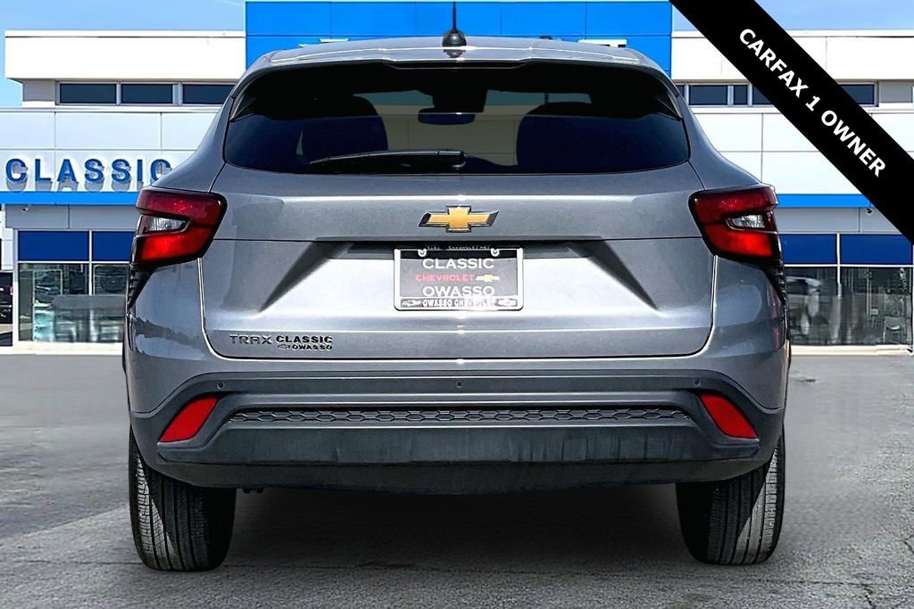 Used 2025 Chevrolet Trax LS w/ LS Convenience Package image 6