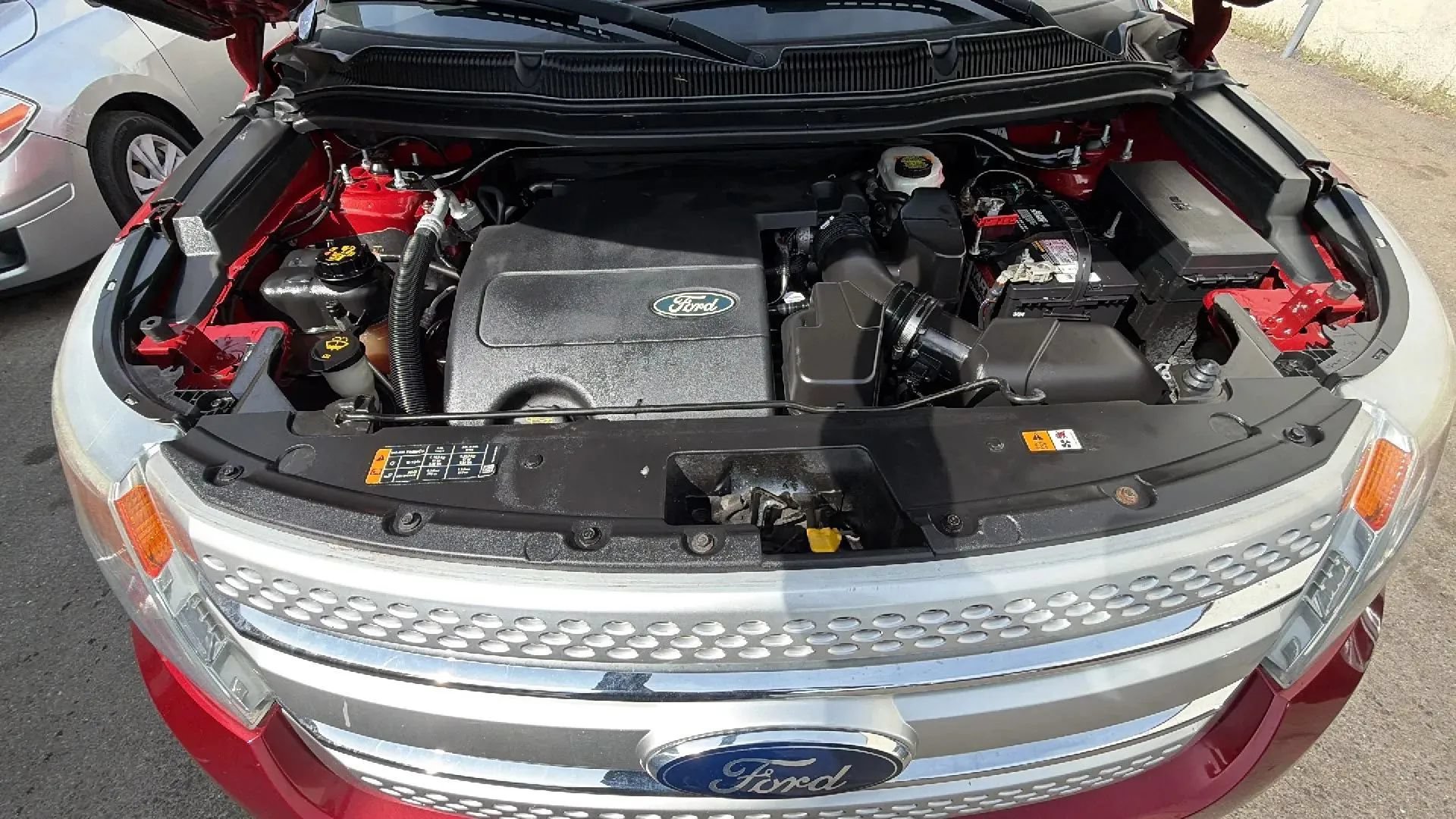 Used 2014 Ford Explorer XLT w/ Equipment Group 202A AWD/4WD image 24