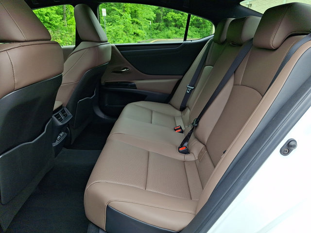 Used 2025 Lexus ES 350 w/ Premium Package FWD image 10