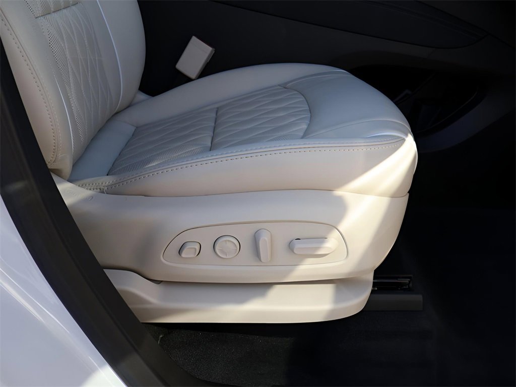 Used 2023 Buick Enclave Avenir w/ Avenir Technology Package image 12