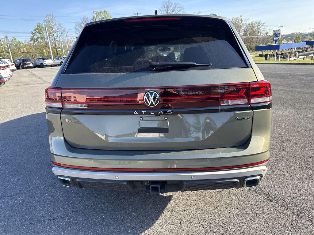 Used 2025 Volkswagen Atlas Peak Edition SE image 5