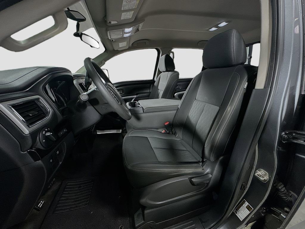 Used 2017 Nissan Titan SV image 20