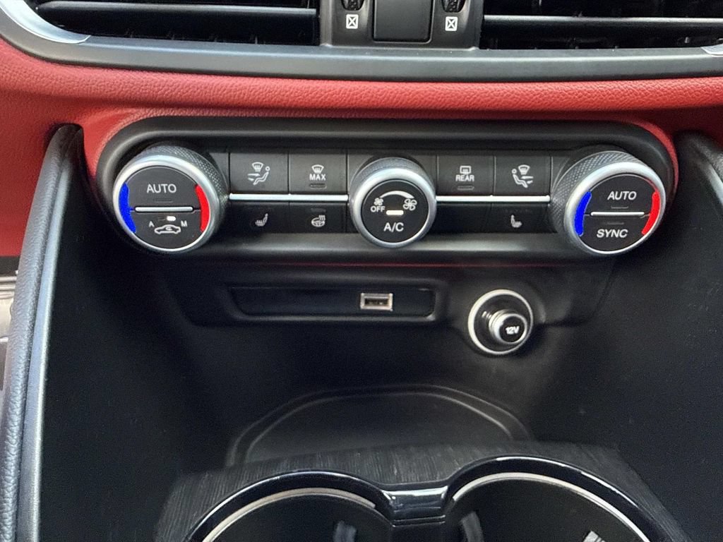 Used 2021 Alfa Romeo Giulia Ti w/ Nero Edizione RWD image 31