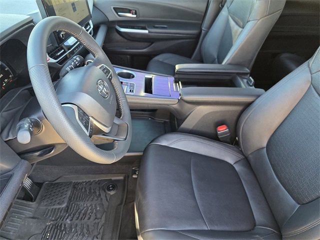 Used 2025 Toyota Sienna XLE Woodland Edition image 10