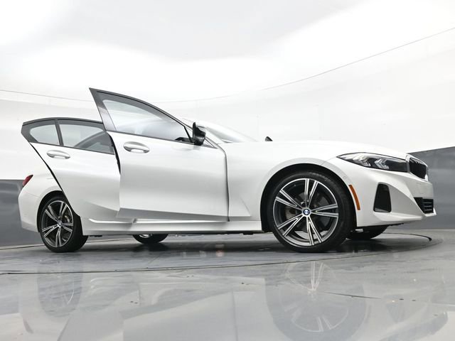 Used 2023 BMW 330i Sedan w/ Premium Package RWD image 41