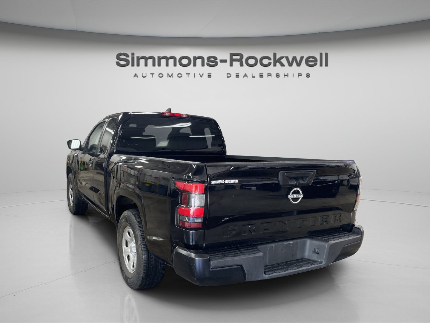 Used 2022 Nissan Frontier S RWD image 3