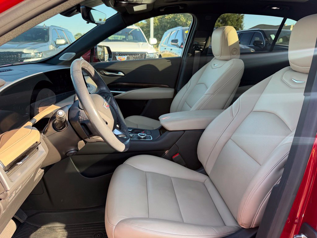 Used 2024 Cadillac XT4 Premium Luxury w/ Technology Package FWD image 13
