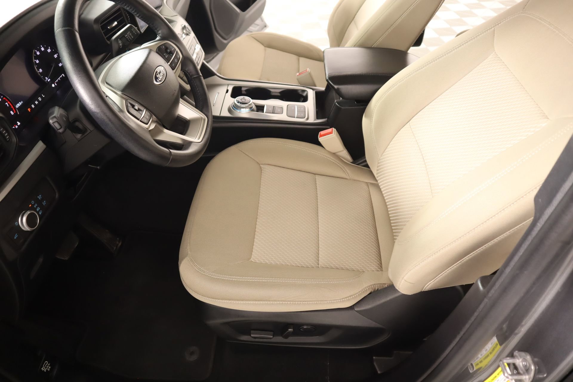 Used 2022 Ford Explorer XLT RWD image 11