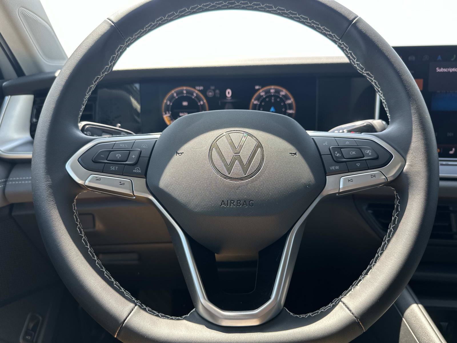 Used 2025 Volkswagen Tiguan SE AWD/4WD image 19