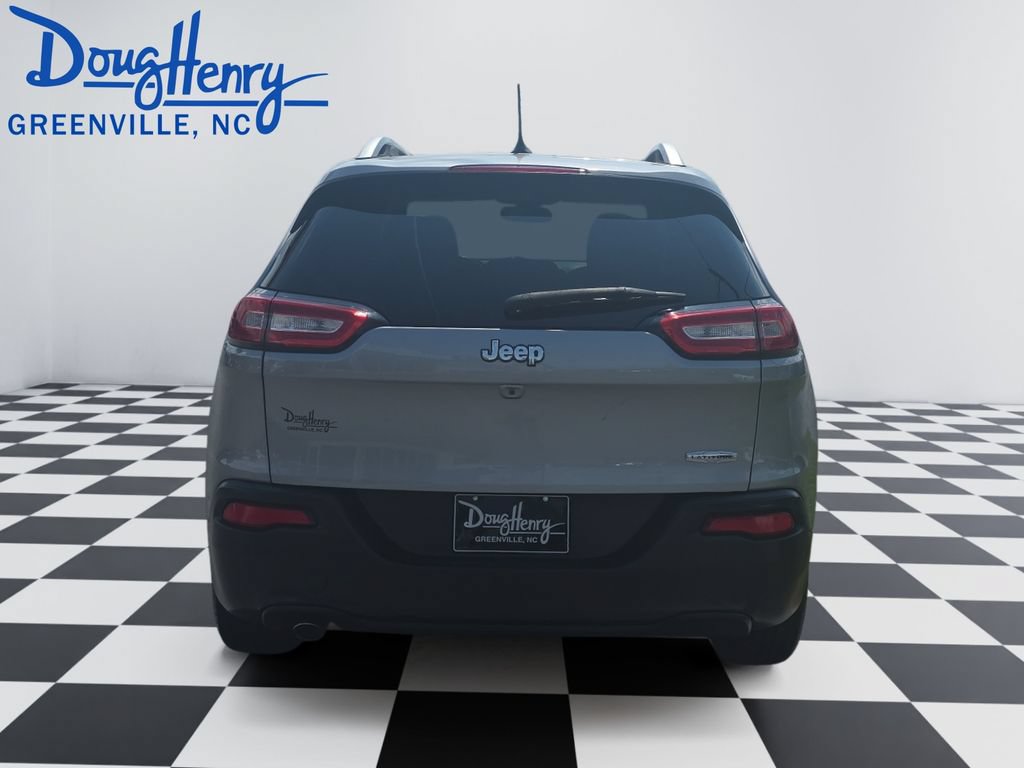 Used 2018 Jeep Cherokee Latitude w/ Cold Weather Group FWD image 4