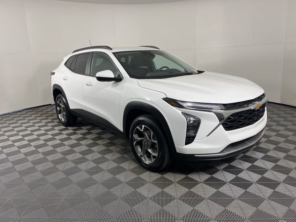 Certified 2025 Chevrolet Trax LT FWD image 15