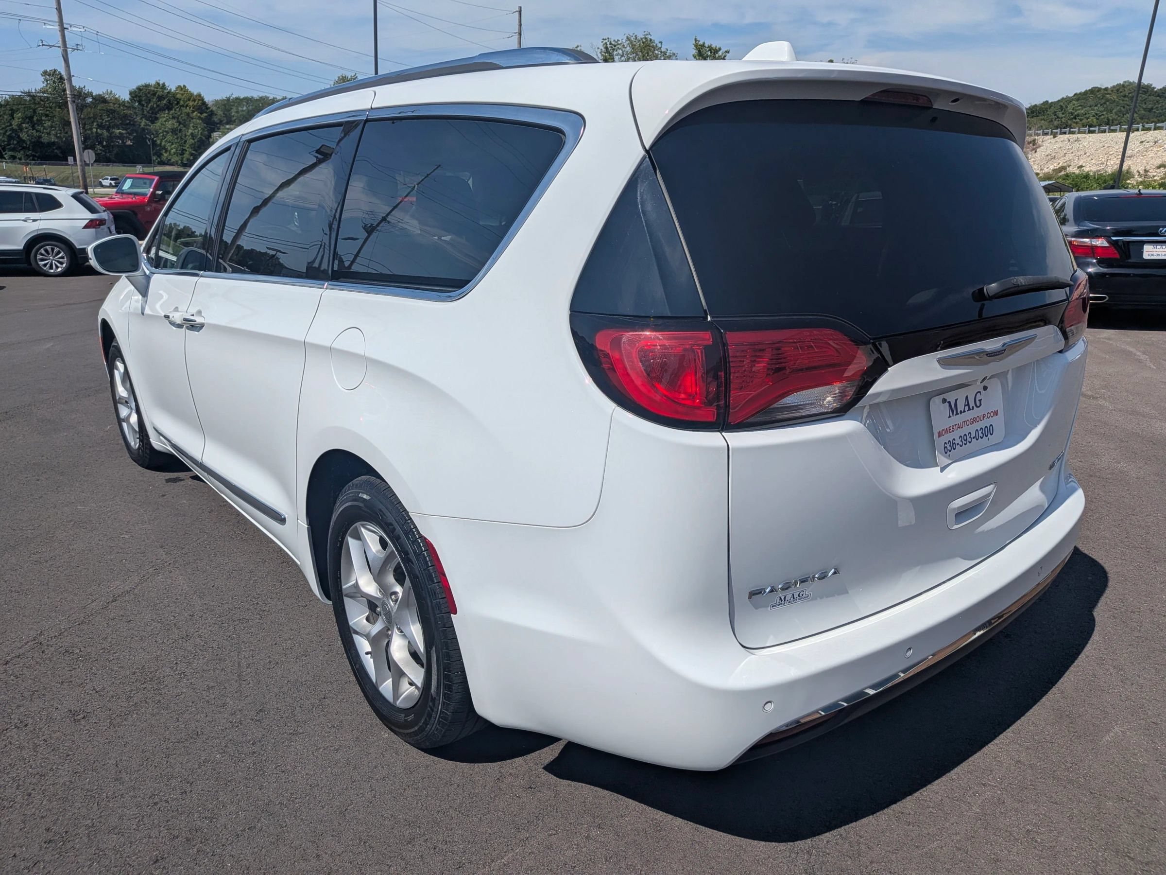 Used 2019 Chrysler Pacifica Limited FWD image 4