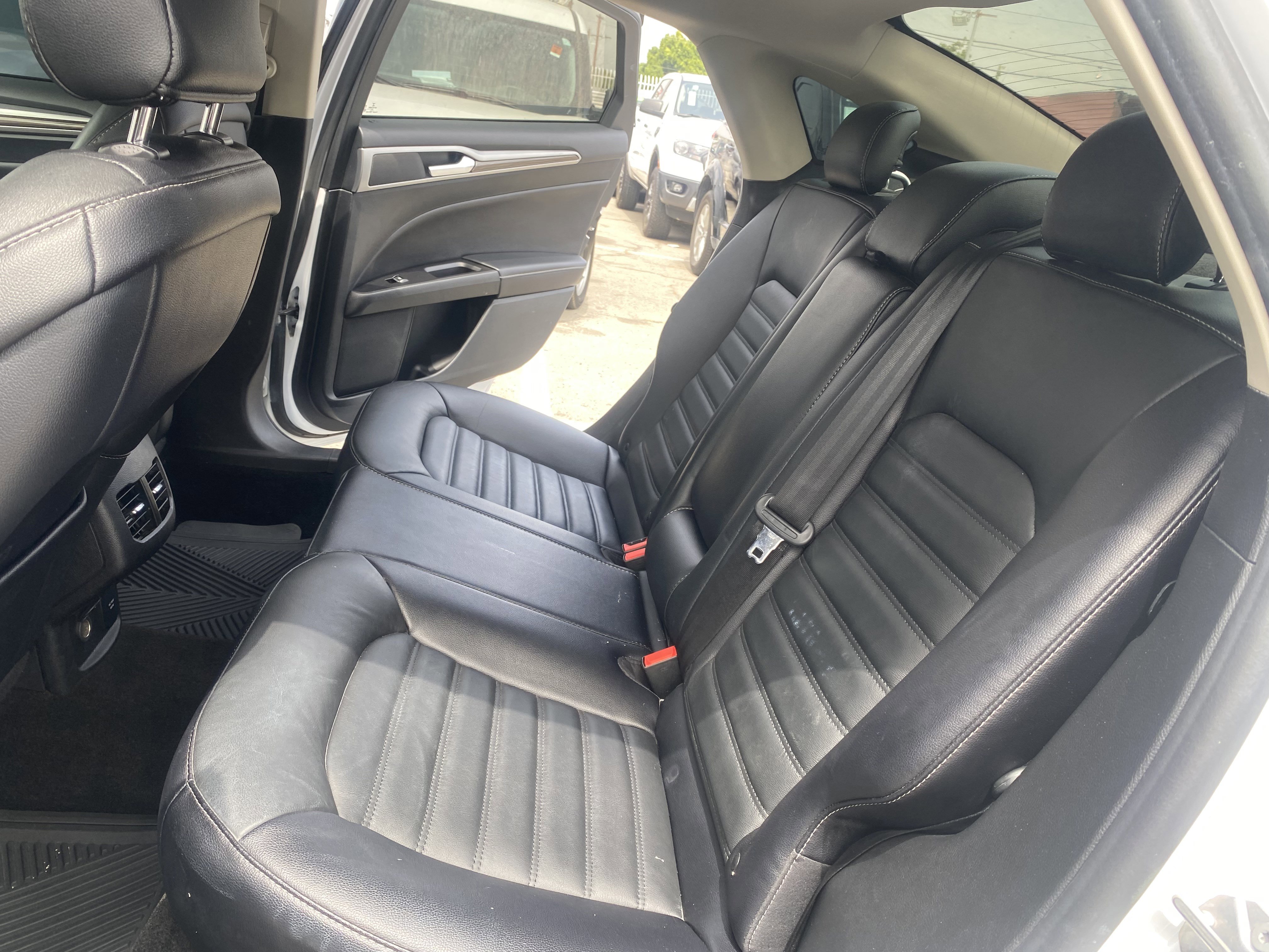 Used 2018 Ford Fusion SE w/ Equipment Group 602A FWD image 18