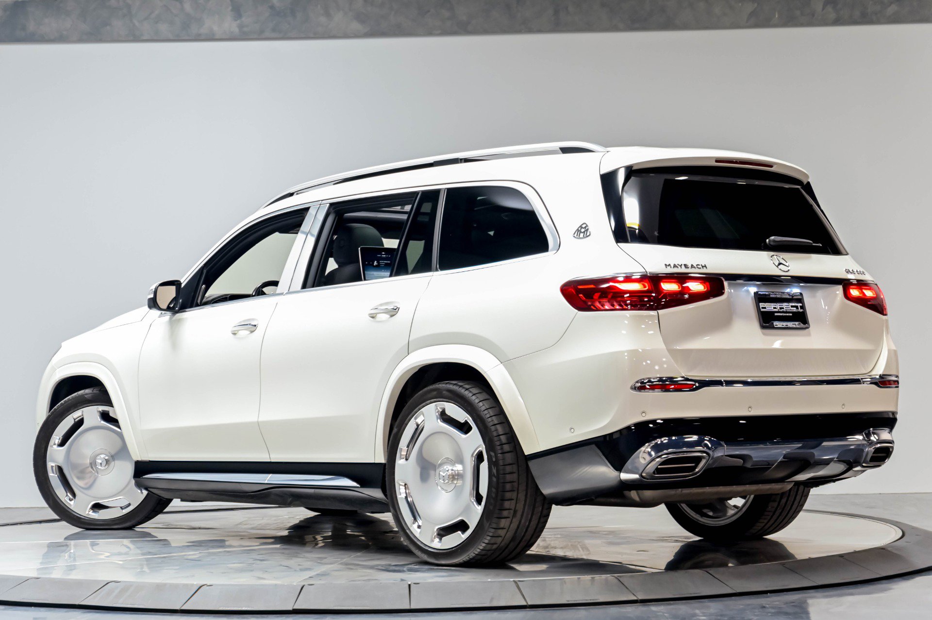 Used 2024 Mercedes-Benz Maybach GLS 600 4MATIC image 59