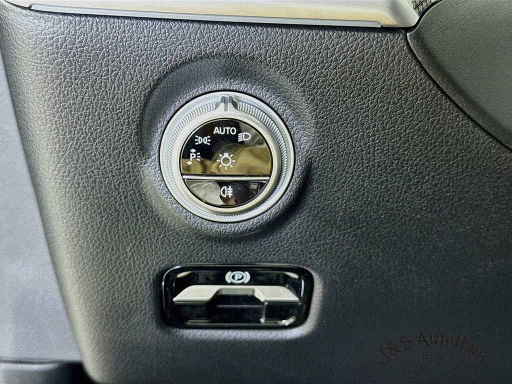 Used 2025 Mercedes-Benz C 36 AMG S image 10