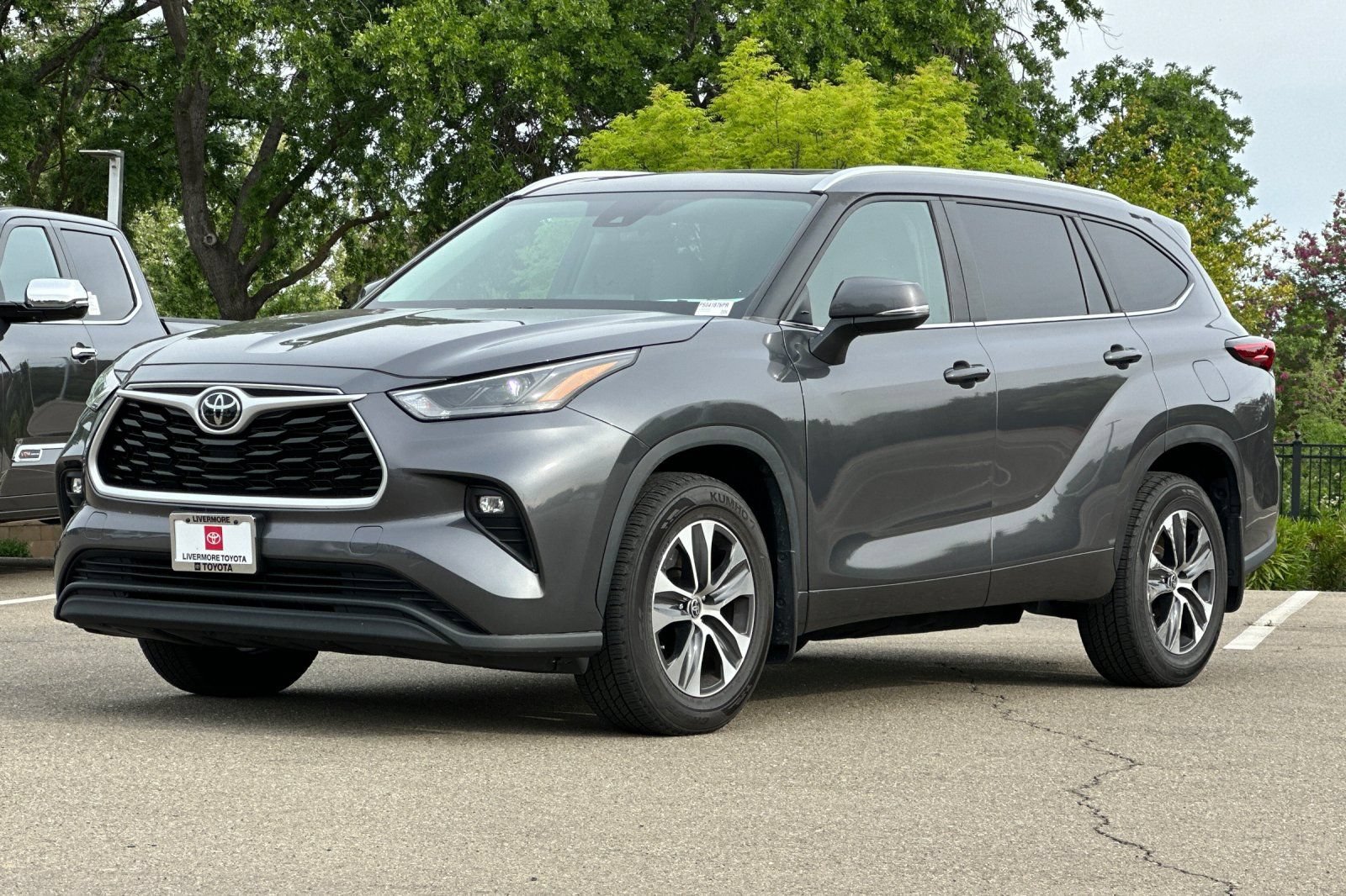 Used 2023 Toyota Highlander XLE AWD/4WD image 8