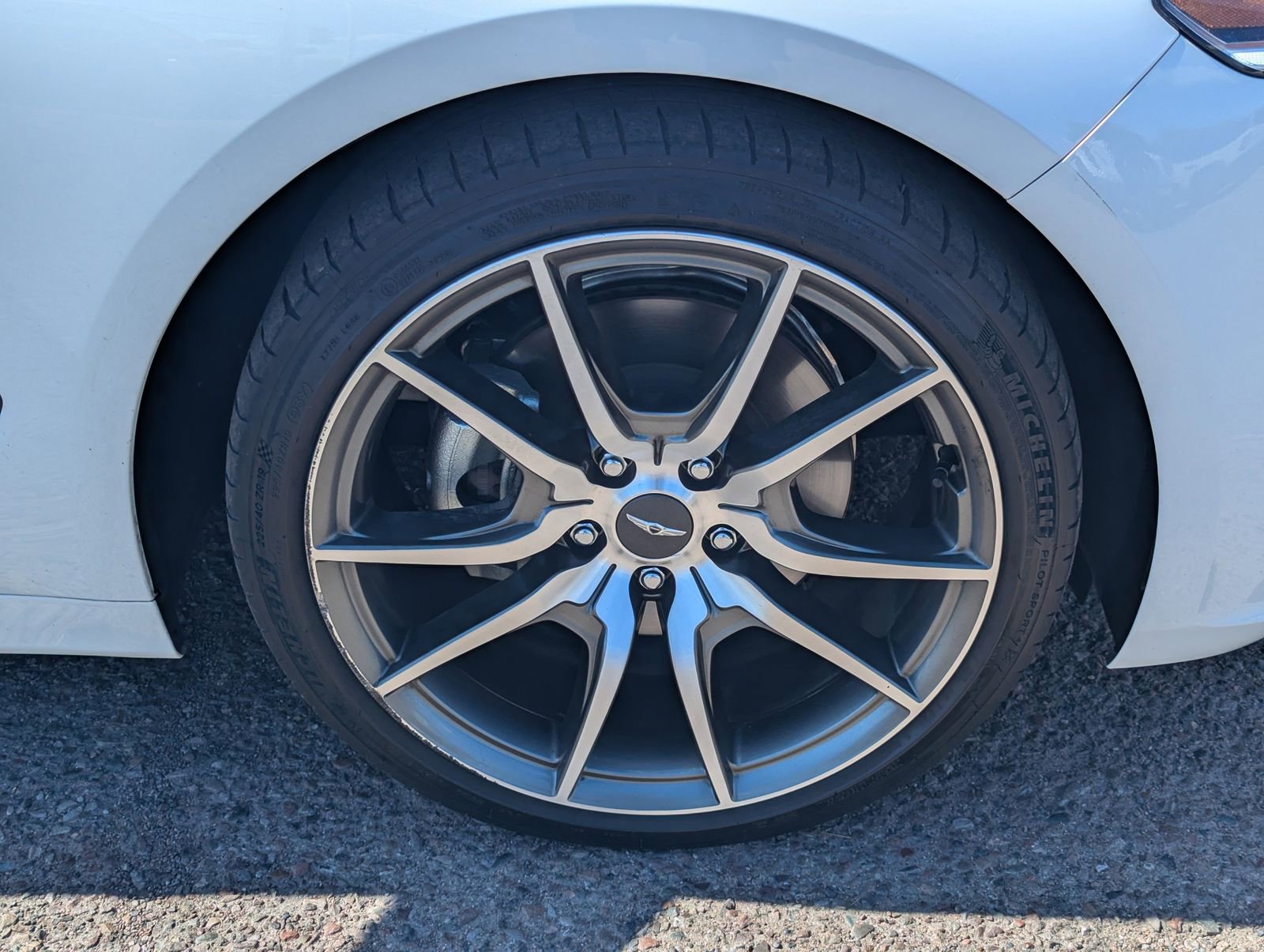 Used 2023 Genesis G70 2.0T image 9