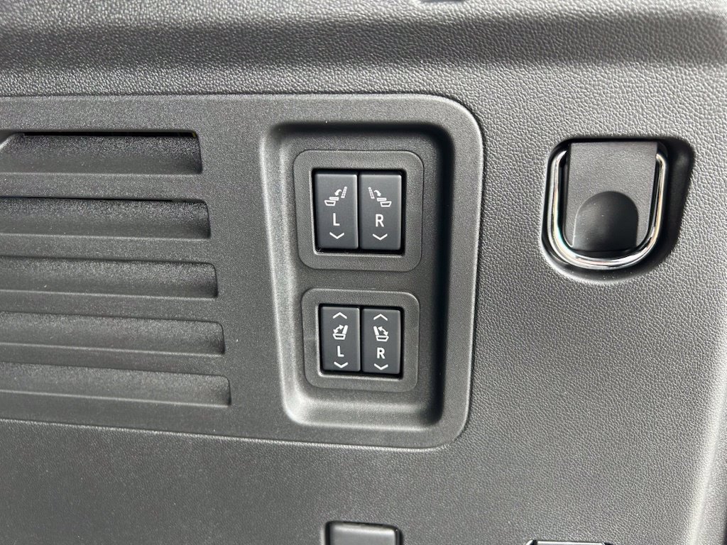 New 2027 Buick Enclave Avenir w/ LPO, Floor Liner Package AWD/4WD image 22