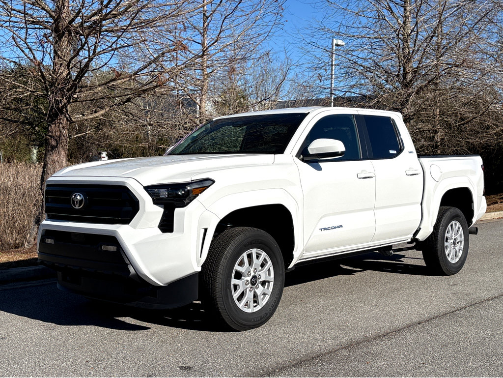Used 2025 Toyota Tacoma SR5 image 3