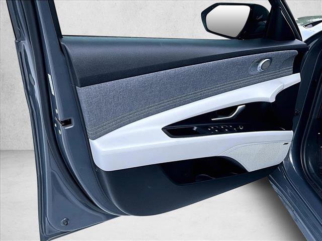 Used 2023 Hyundai Elantra Limited image 18