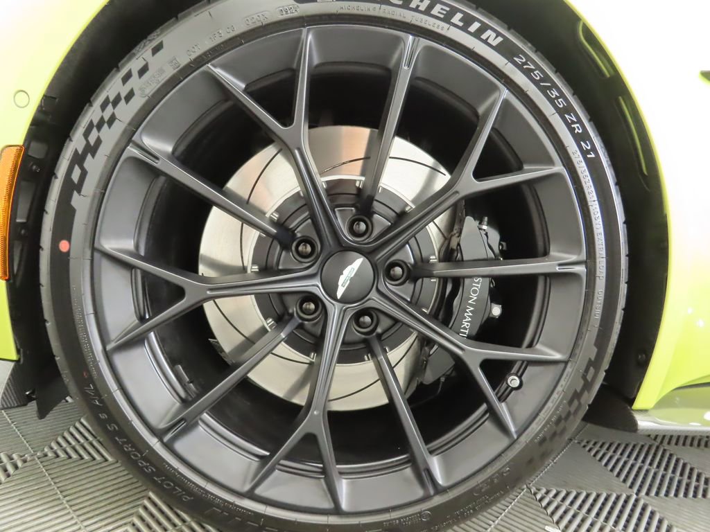 Used 2025 Aston Martin V8 Vantage Coupe image 25