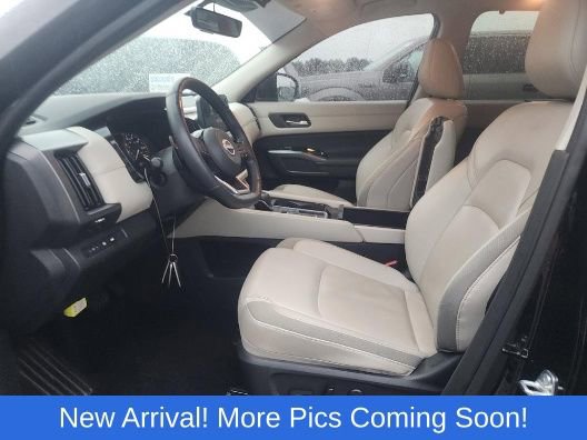 Used 2024 Nissan Pathfinder SL image 3