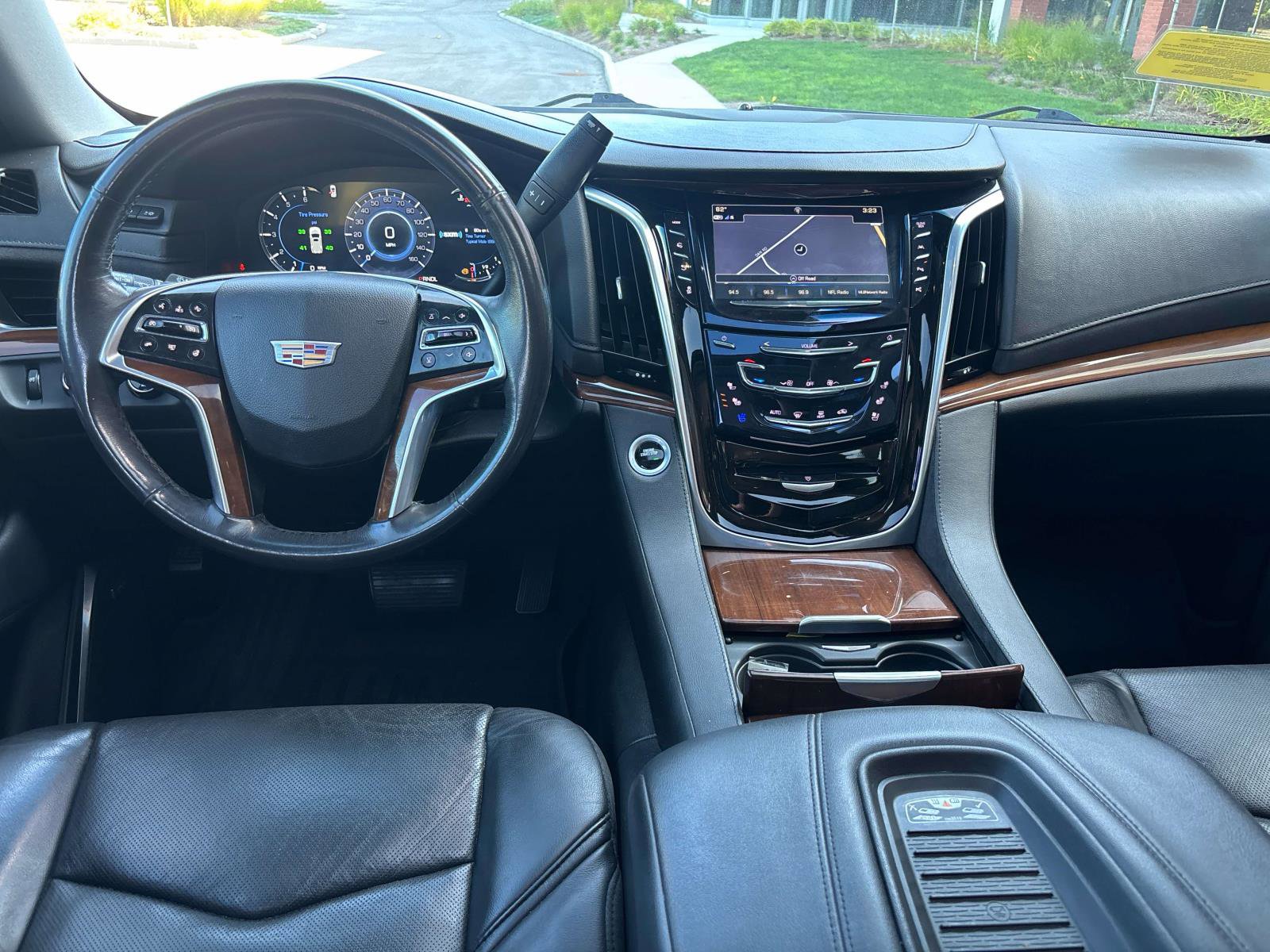 Used 2020 Cadillac Escalade ESV Luxury image 10