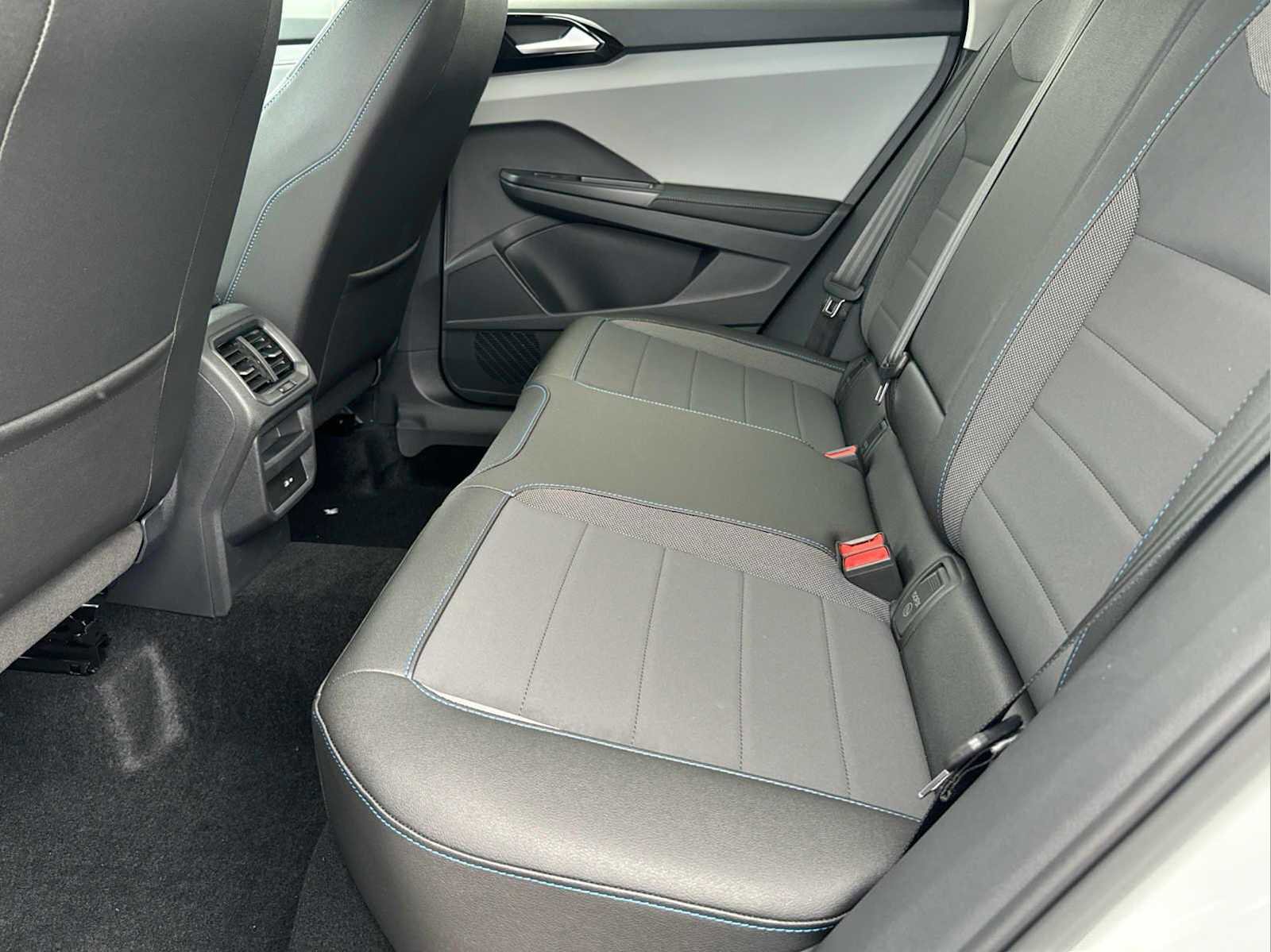 Certified 2024 Volkswagen Taos SE image 13