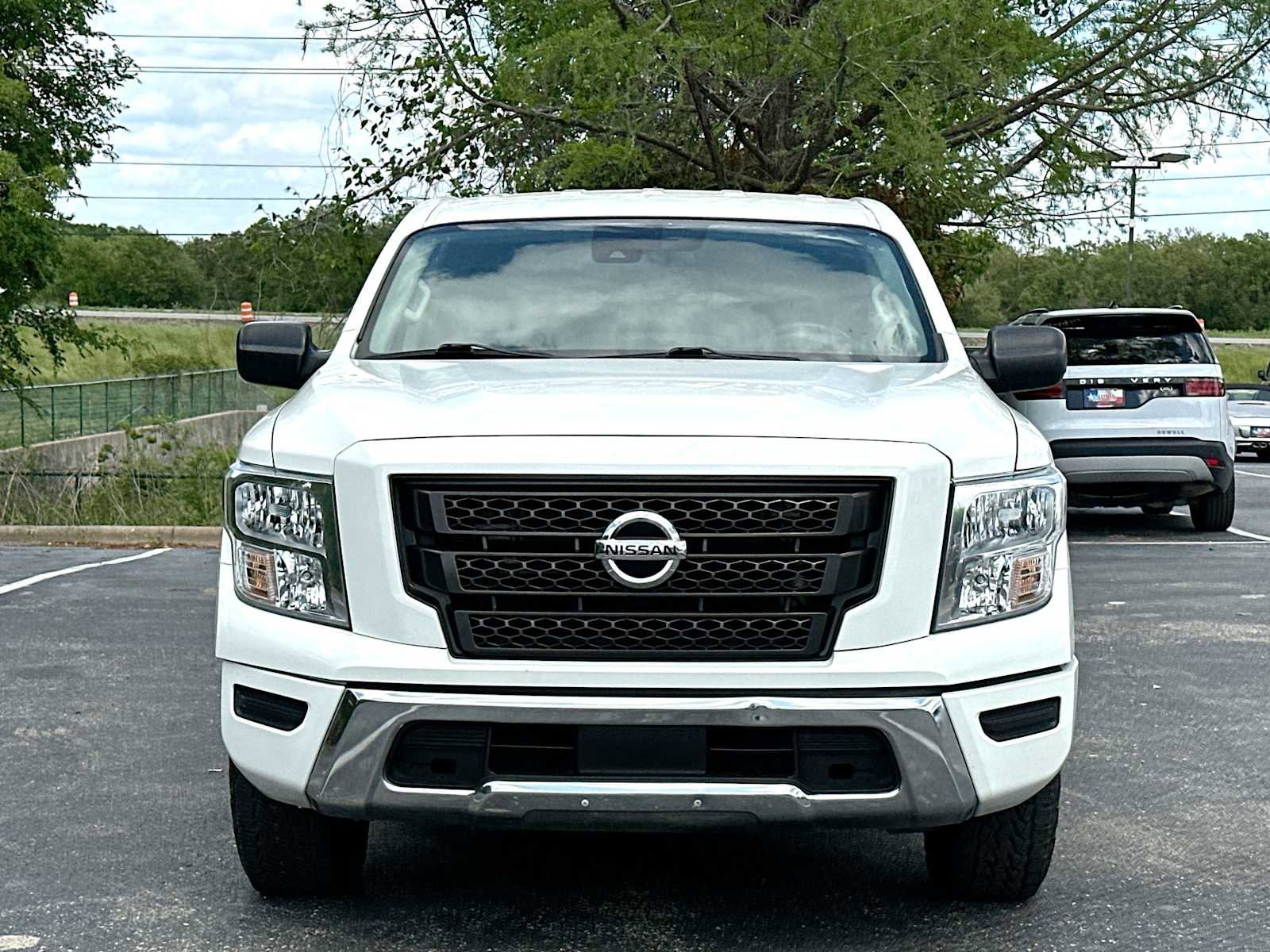 Used 2022 Nissan Titan SV image 10